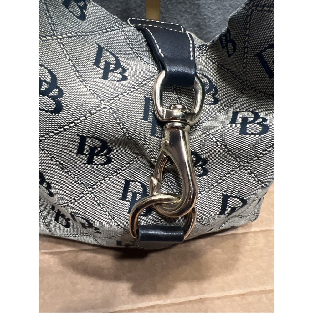 Vintage Dooney & Bourke Brown Canvas Leather Logo Latch Sac Hobo Shoulder Bag - Picture 4 of 12